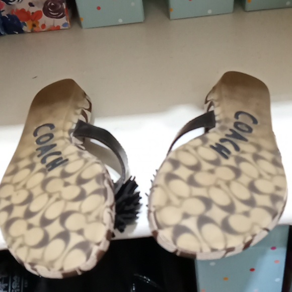 Coach brown signature c sandals in great condition!! size 7B cute crystal brown - Picture 4 of 6